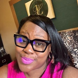 Meet your Posher, April